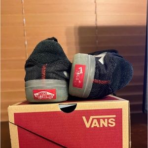 Boys size 2.0 Vans off the wall shoes. Preowned still in good condition
